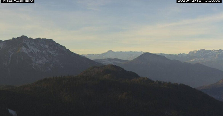 Webcam Ski Area Lavarone  - View on Ghiacciaio Adamello 