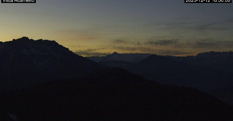 Webcam Ski Area Lavarone  - View on Ghiacciaio Adamello 