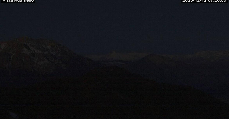 Webcam Ski Area Lavarone  - View on Ghiacciaio Adamello 