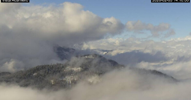 Webcam Ski Area Lavarone  - View on Ghiacciaio Adamello 