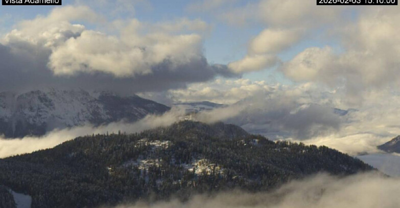 Webcam Ski Area Lavarone  - View on Ghiacciaio Adamello 