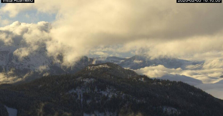 Webcam Ski Area Lavarone  - View on Ghiacciaio Adamello 