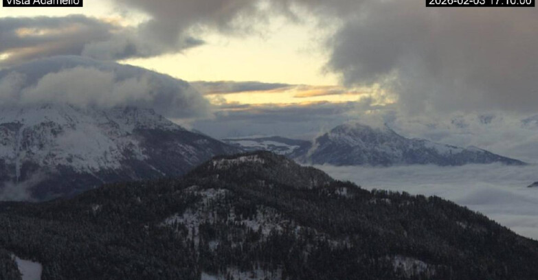 Webcam Ski Area Lavarone  - View on Ghiacciaio Adamello 