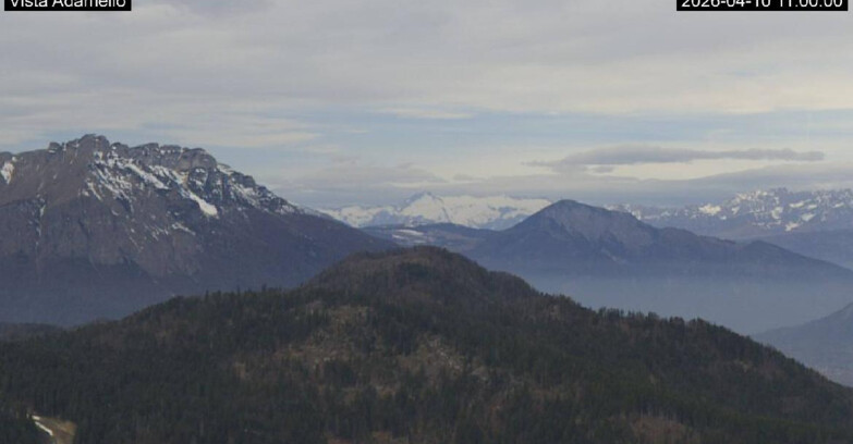 Webcam Ski Area Lavarone  - View on Ghiacciaio Adamello 