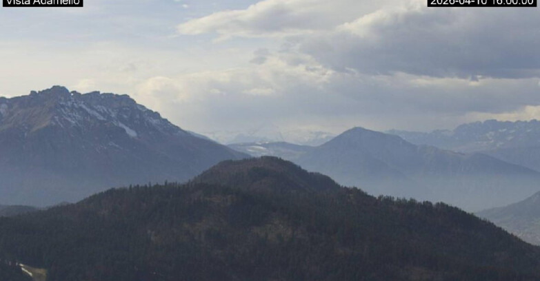 Webcam Ski Area Lavarone  - View on Ghiacciaio Adamello 