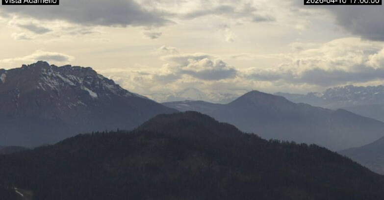 Webcam Ski Area Lavarone  - View on Ghiacciaio Adamello 