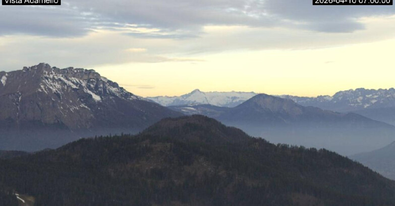 Webcam Ski Area Lavarone  - View on Ghiacciaio Adamello 