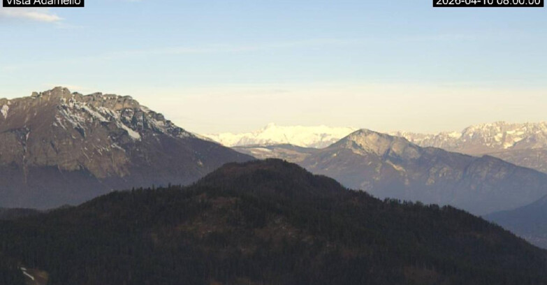 Webcam Ski Area Lavarone  - View on Ghiacciaio Adamello 