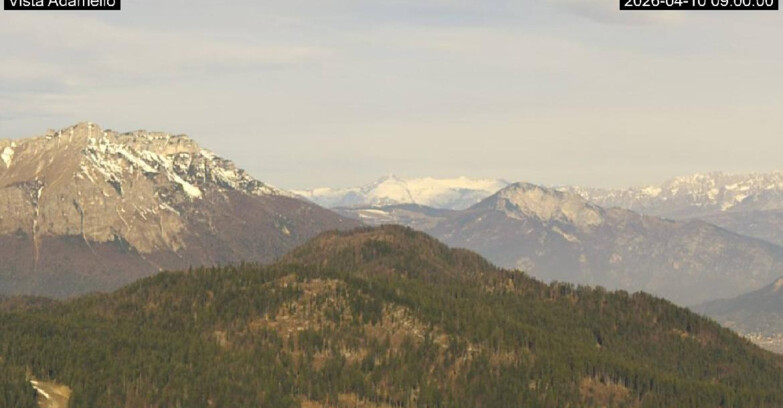 Webcam Ski Area Lavarone  - View on Ghiacciaio Adamello 