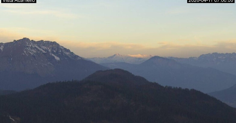 Webcam Ski Area Lavarone  - View on Ghiacciaio Adamello 