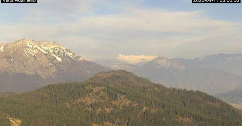 Webcam Ski Area Lavarone  - View on Ghiacciaio Adamello 