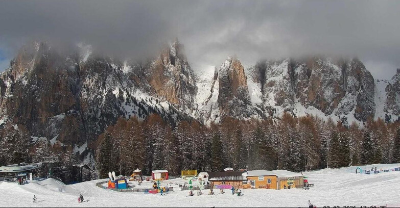 Webcam Vigo di Fassa-Pera-Ciampedìe - Vigo - dirupi di Larsech
