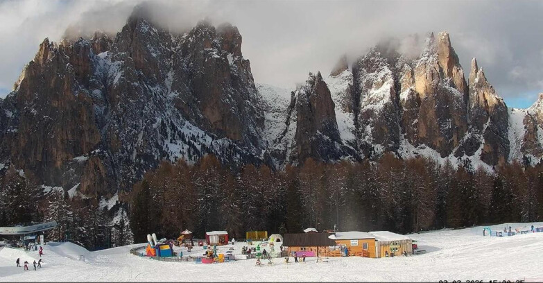 Webcam Vigo di Fassa-Pera-Ciampedie - Vigo - dirupi di Larsech