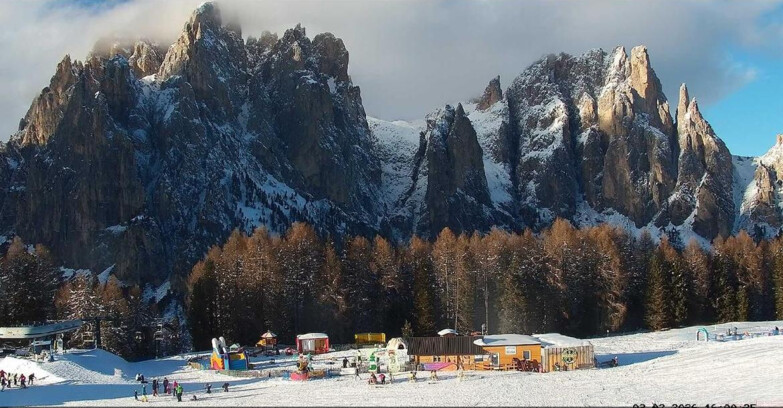 Webcam Vigo di Fassa-Pera-Ciampedìe - Vigo - dirupi di Larsech