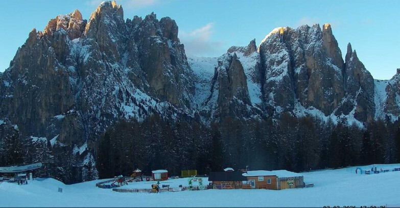 Webcam Vigo di Fassa-Pera-Ciampedìe - Vigo - dirupi di Larsech