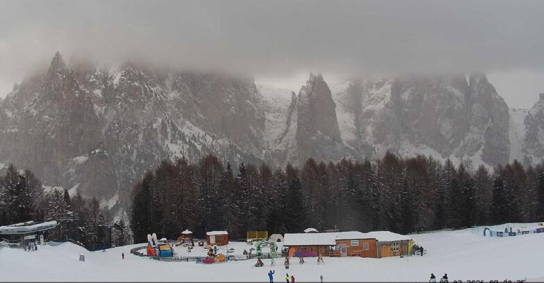Webcam Vigo di Fassa-Pera-Ciampedìe - Vigo - dirupi di Larsech