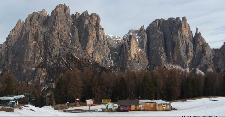 Webcam Vigo di Fassa-Pera-Ciampedie - Vigo - dirupi di Larsech