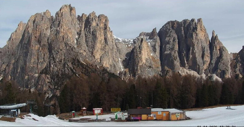 Webcam Vigo di Fassa-Pera-Ciampedìe - Vigo - dirupi di Larsech