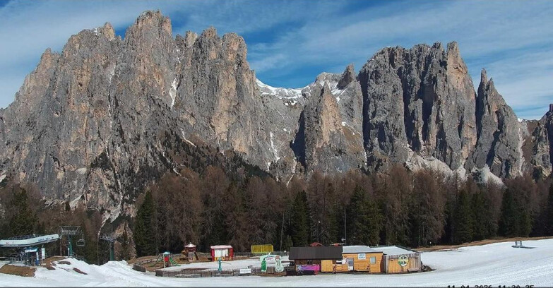 Webcam Vigo di Fassa-Pera-Ciampedìe - Vigo - dirupi di Larsech