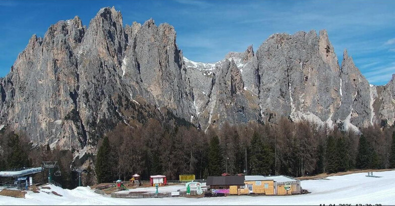 Webcam Vigo di Fassa-Pera-Ciampedìe - Vigo - dirupi di Larsech