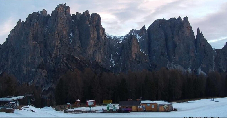 Webcam Vigo di Fassa-Pera-Ciampedìe - Vigo - dirupi di Larsech