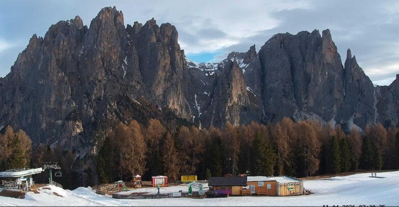 Webcam Vigo di Fassa-Pera-Ciampedìe - Vigo - dirupi di Larsech