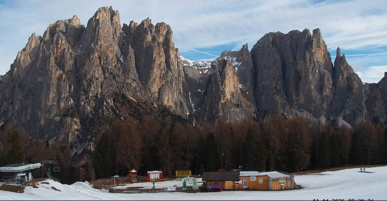 Webcam Vigo di Fassa-Pera-Ciampedìe - Vigo - dirupi di Larsech