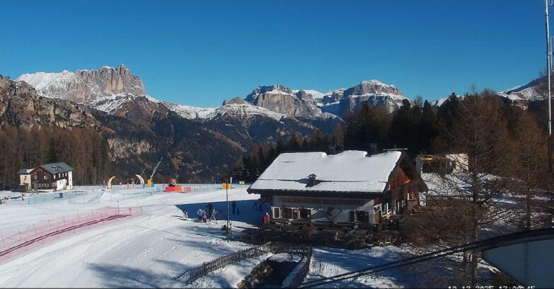 Webcam Vigo di Fassa-Pera-Ciampedìe - Vigo - Sassolungo und Pordoi
