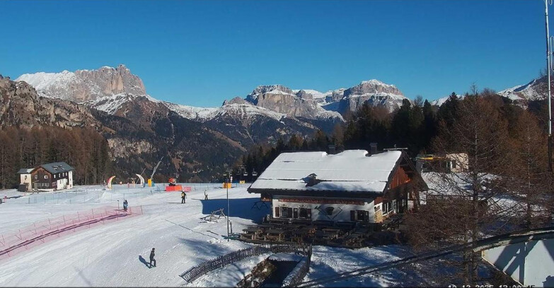 Webcam Vigo di Fassa-Pera-Ciampedìe - Vigo - Sassolungo und Pordoi