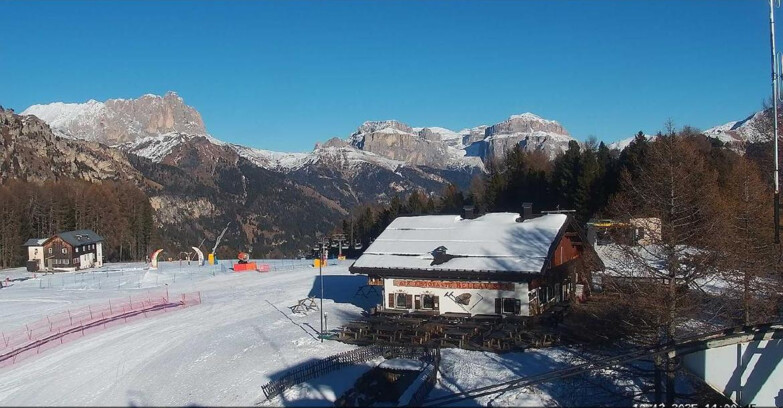Webcam Vigo di Fassa-Pera-Ciampedìe - Vigo - Sassolungo und Pordoi