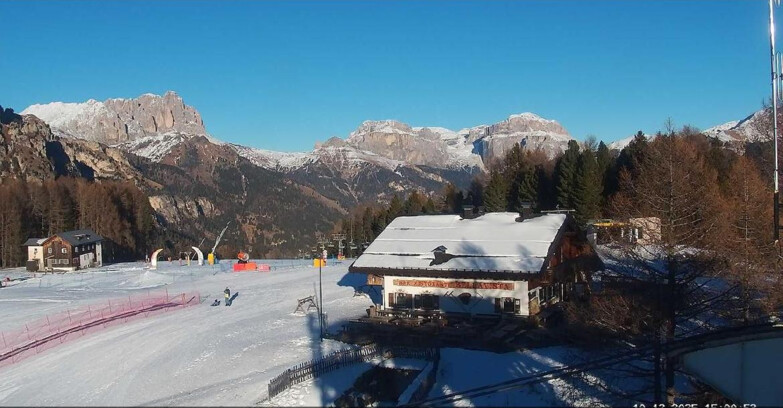 Webcam Vigo di Fassa-Pera-Ciampedìe - Vigo - Sassolungo und Pordoi