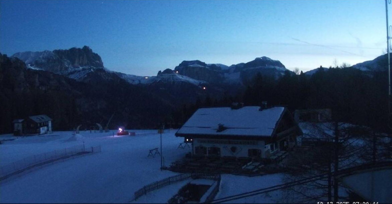 Webcam Vigo di Fassa-Pera-Ciampedìe - Vigo - Sassolungo und Pordoi