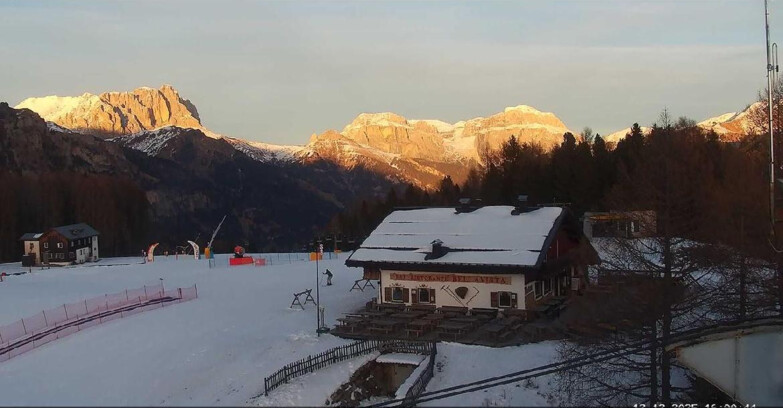 Webcam Vigo di Fassa-Pera-Ciampedìe - Vigo - verso Sassolungo e Pordoi