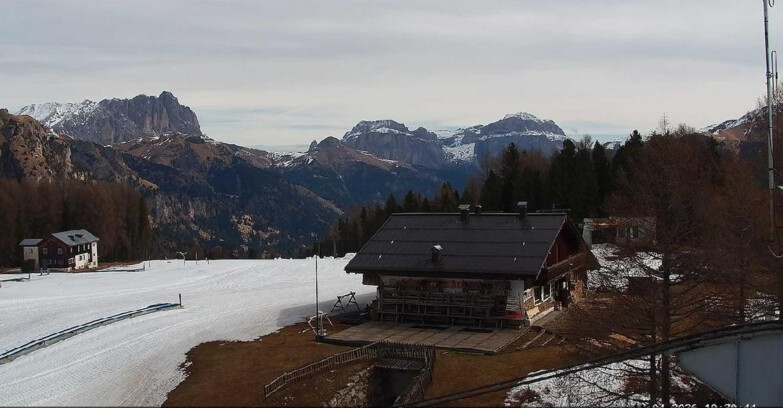 Webcam Vigo di Fassa-Pera-Ciampedìe - Vigo - verso Sassolungo e Pordoi