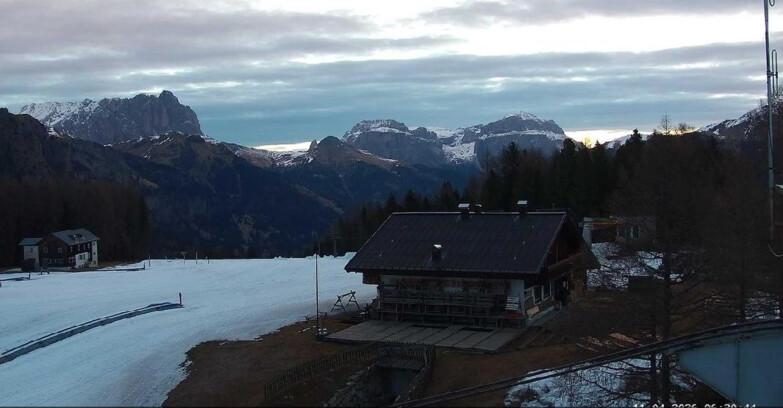 Webcam Vigo di Fassa-Pera-Ciampedie - Vigo - verso Sassolungo e Pordoi