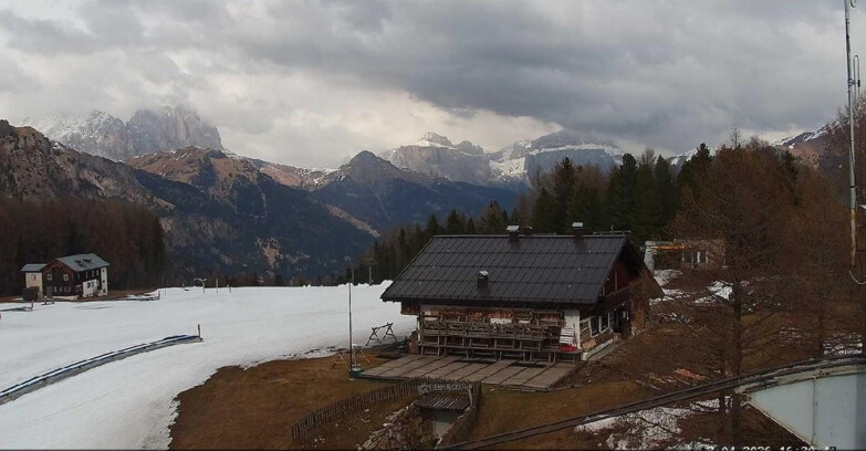 Webcam Vigo di Fassa-Pera-Ciampedie - Vigo - verso Sassolungo e Pordoi