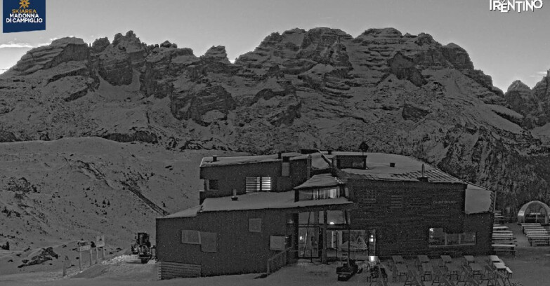 Webcam Madonna di Campiglio (Skiarea Campiglio Dolomiti di Brenta - Val di Sole Val Rendena) - Chalet Spinale