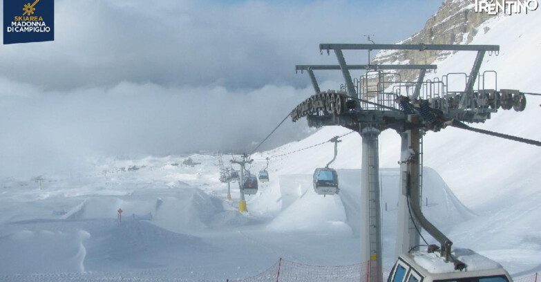 Webcam Madonna di Campiglio (Skiarea Campiglio Dolomiti di Brenta - Val di Sole Val Rendena) - From Grostè 
