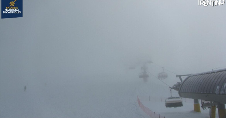 Webcam Madonna di Campiglio (Skiarea Campiglio Dolomiti di Brenta - Val di Sole Val Rendena) - Grostè 2500