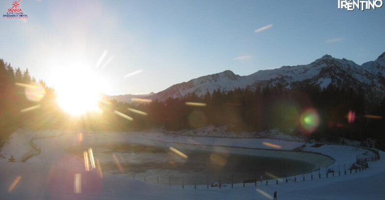 Webcam Madonna di Campiglio (Skiarea Campiglio Dolomiti di Brenta - Val di Sole Val Rendena) - Lago Montagnoli
