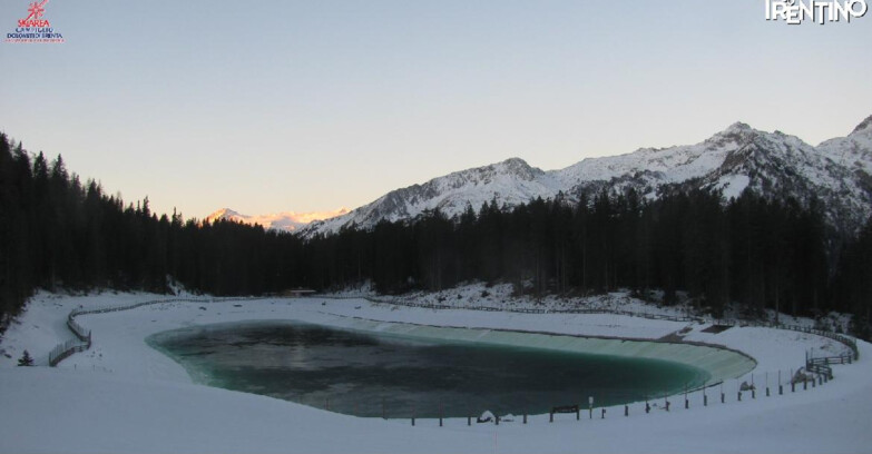 Webcam Madonna di Campiglio (Skiarea Campiglio Dolomiti di Brenta - Val di Sole Val Rendena) - Lago Montagnoli